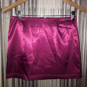 GUESS woman’s purple short skirt, size 26